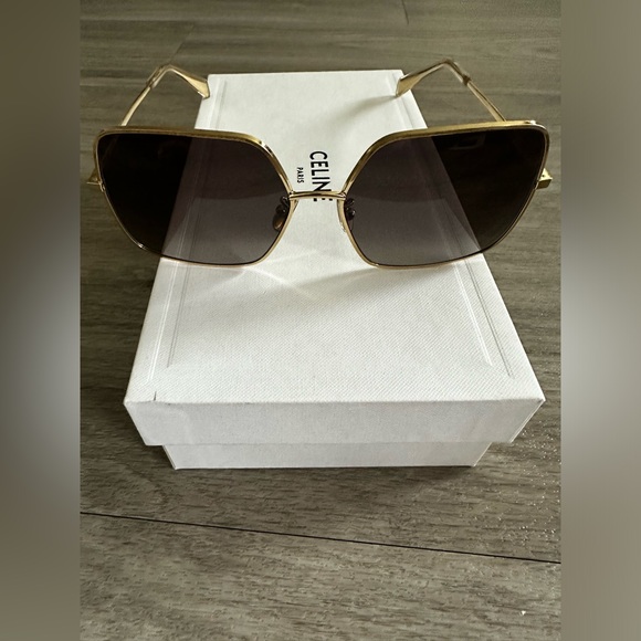 Celine CL 40078 UN 30K Butterfly Sunglasses - Picture 4 of 14